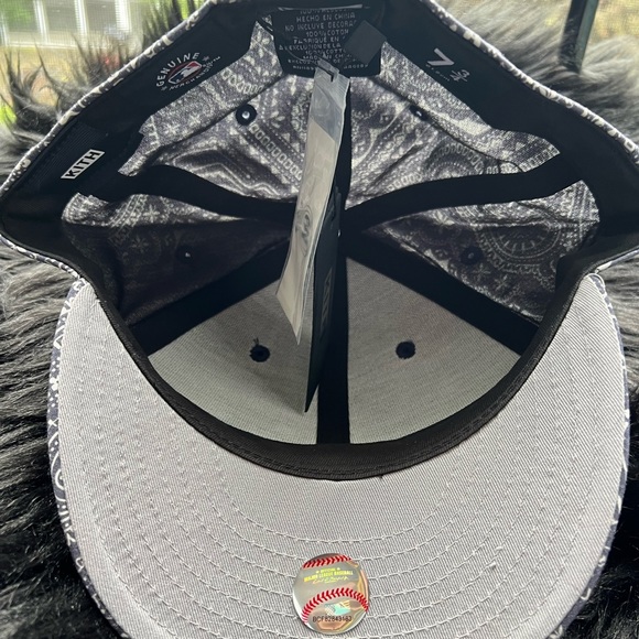 Kith for New Era &Yankees 59fifty Bandana Paisley - Picture 2 of 4